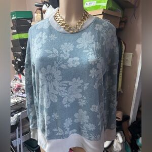 Medium time and tru hi low blue white floral sweatshirt cozy loungewear